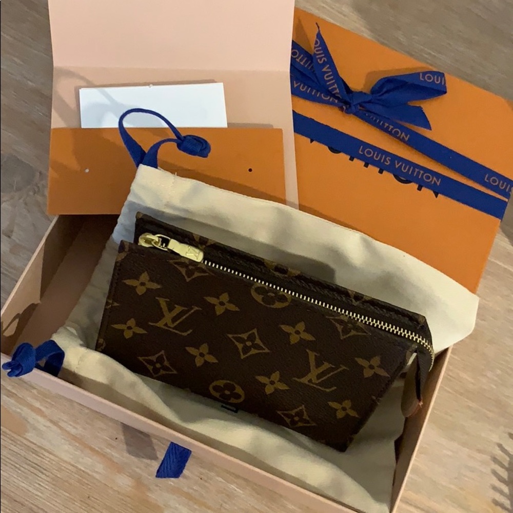 ❌SOLD ❌Louis Vuitton Toiletry 15